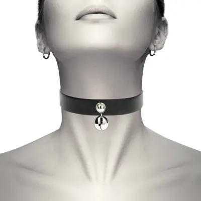 Coquette Accessories - Chic Desire Choker - Halsband i Veganskt läder med Skallra - Svart