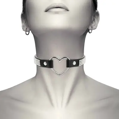 Coquette Accessories - Chic Desire Choker Sexy halsband i Veganskt läder med metall Hjärta