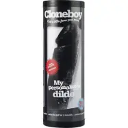 Cloneboy: Svart Dildo, Penisavgjutning