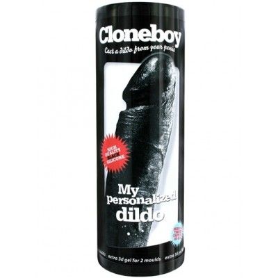 Cloneboy: Svart Dildo, Penisavgjutning